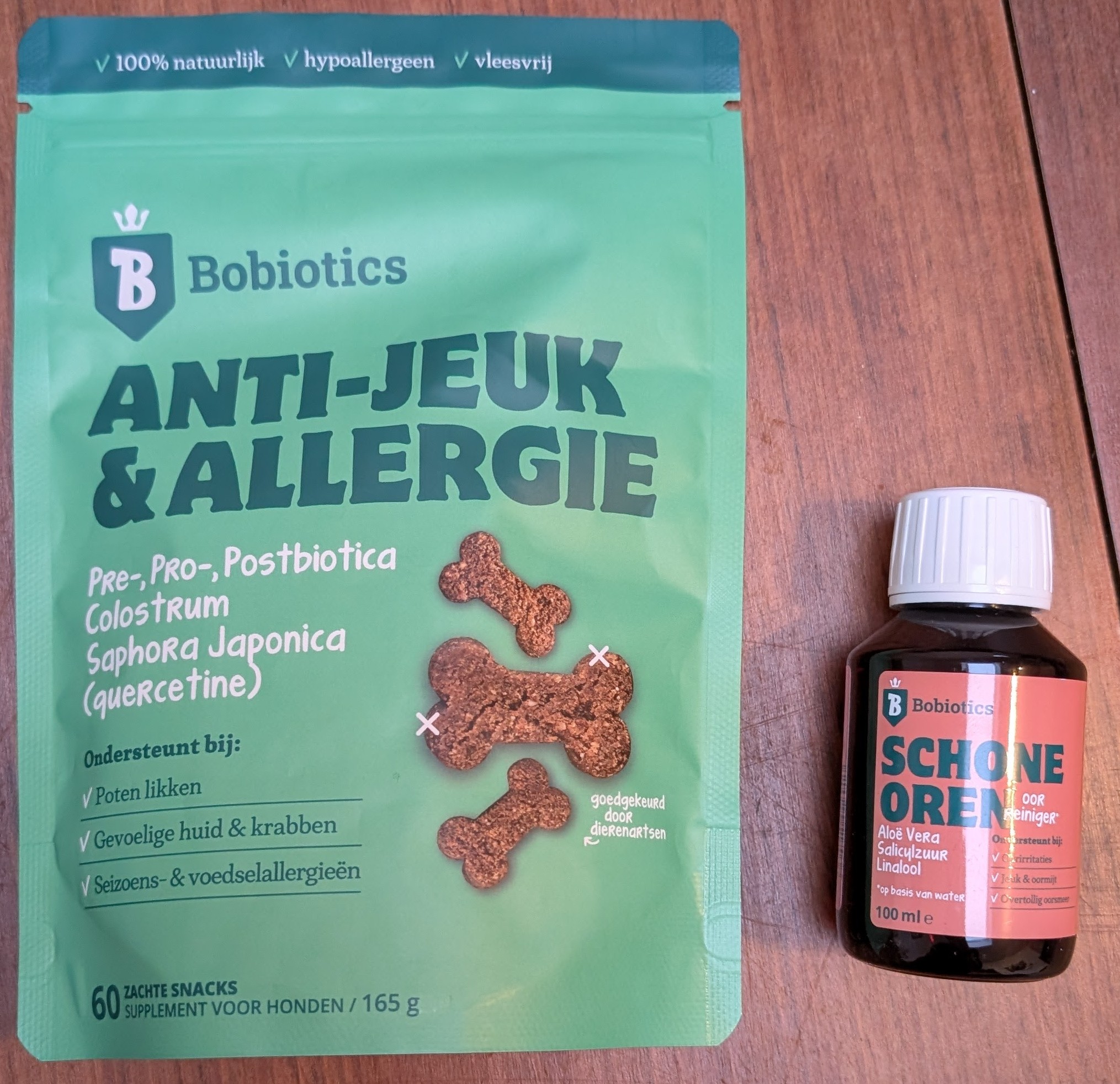 Bobiotics Anti-Jeuk & Allergie verpakking met Schone Oren flesje op tafel